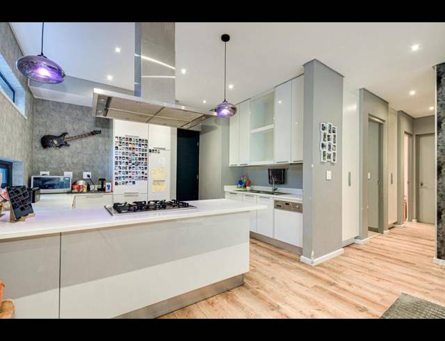 3 BEDROOM APARTMENT FOR SALE IN STEYN CITY